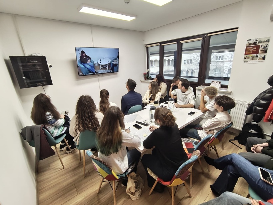 Imagine Educație prin activități practice – proces penal simulat realizat cu elevi de la Liceul Româno-Finlandez din București